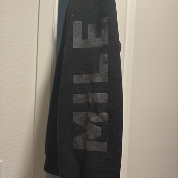 Lululemon crewneck running sweater - Picture 4 of 5